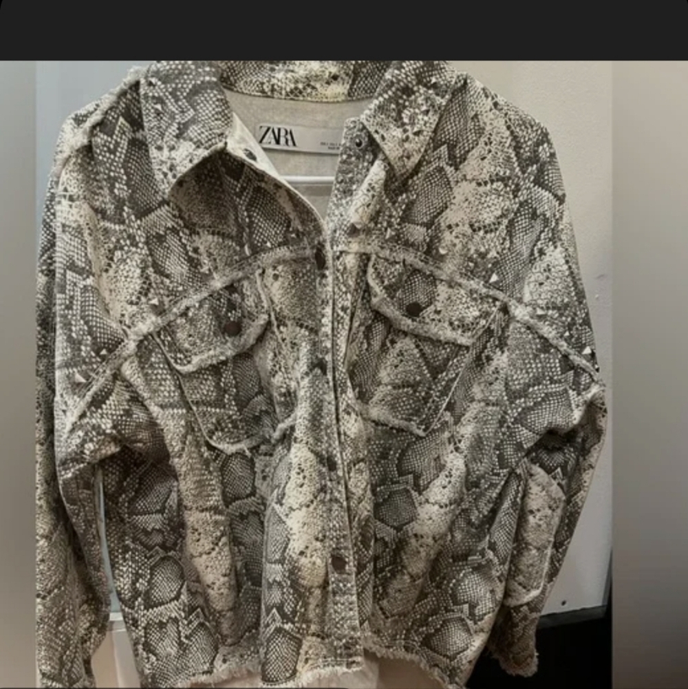 Zara Women's Snakeskin Print Blazer - Cream and Gray